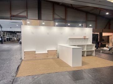 Découvrez notre stand en cours d'installation: ouverture imminente du salon esprit maison&jardin ce vendredi 11/14 Octobre. 
Nous présentons nos meubles...